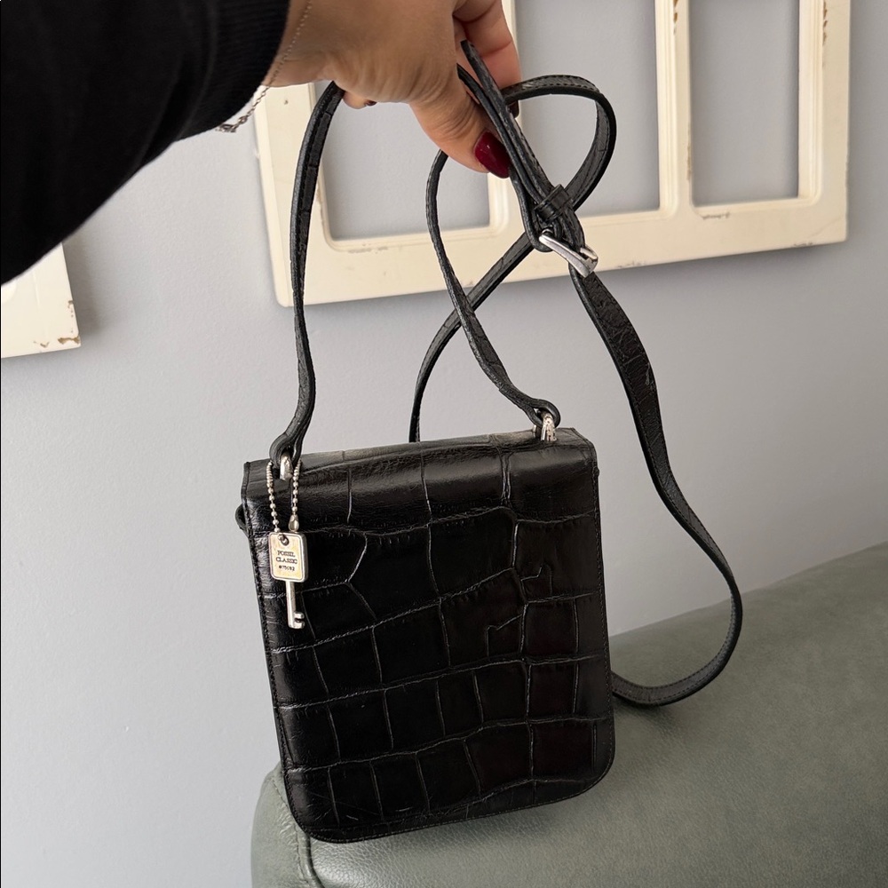 Fossil Black Croc-Embossed Crossbody Bag❤️❤️❤️🎀 Very rare find 🥺💄
